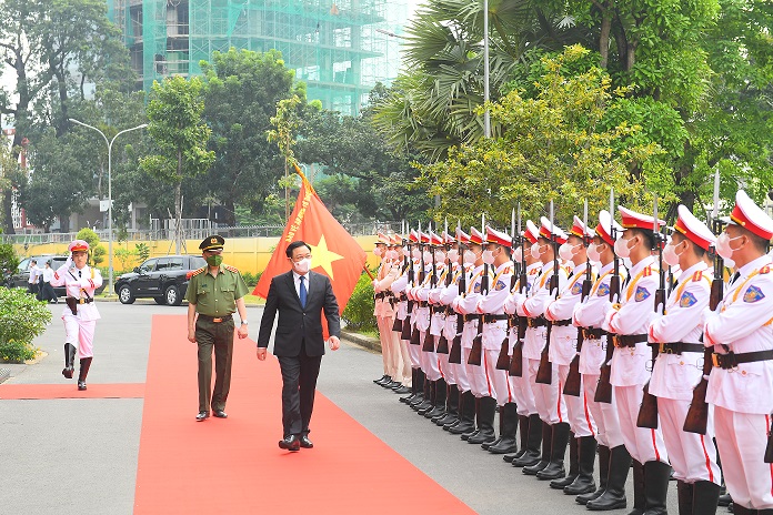 Công an nhân dân - Lá chắn thép phòng, chống dịch Covid-19 - Thanh bảo kiếm bảo đảm an ninh, trật tự, an toàn xã hội